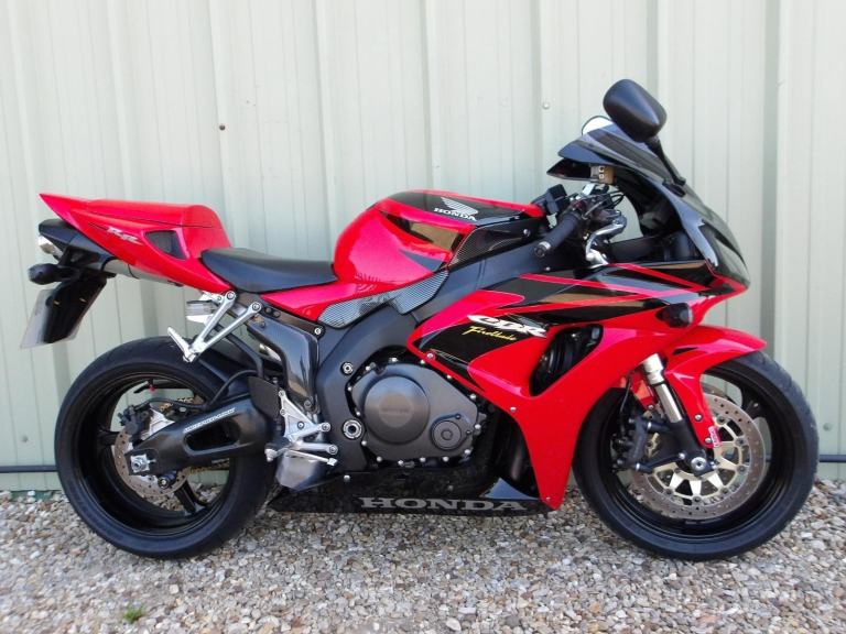 Honda CBR 1000RR Fireblade, Immaculate Condition * UK Delivery *