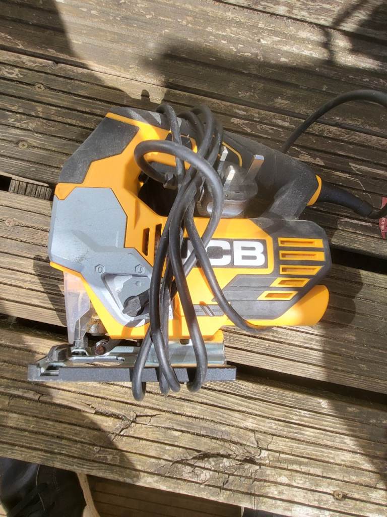 JCB wood jigsaw (electric)