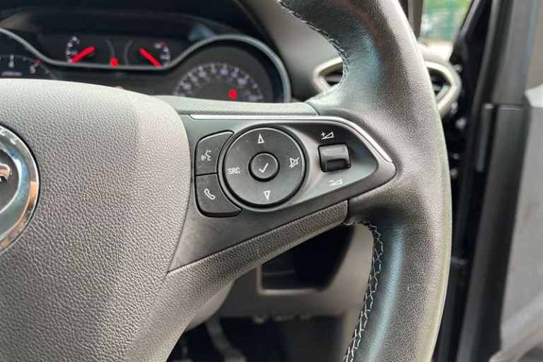 2022 Vauxhall Crossland 1.2i Turbo (130 PS) Ultimate 5 Door Petrol SUV *** 1 Owner / Full Vauxhal...