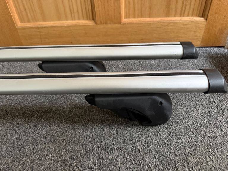 image for Universal Roof Bar Racks – Aluminum, Hardly Used