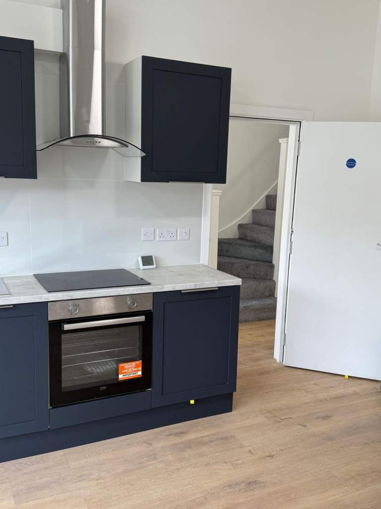 270 7 bed Whitchurch land Stanmore edgeware Ha86qx