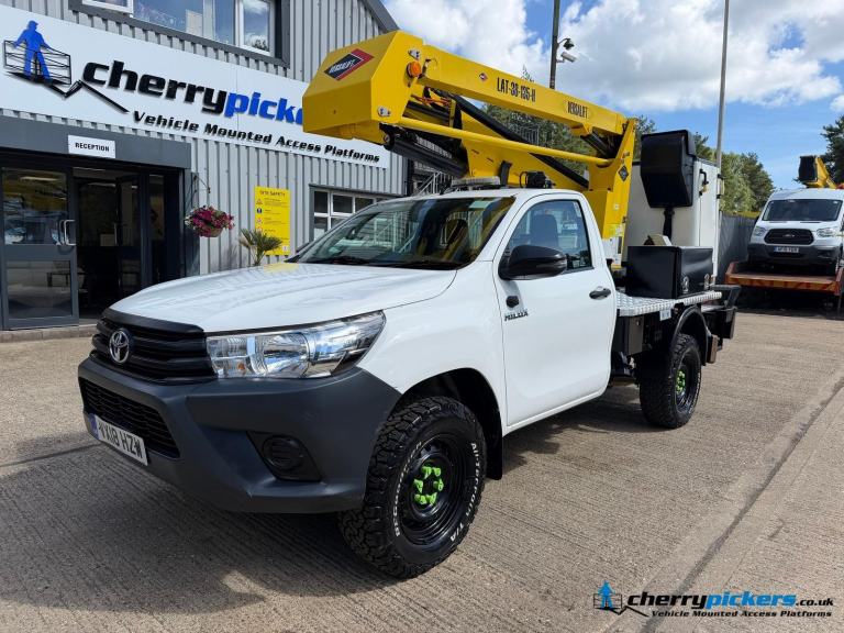 2018 Toyota Hilux Versalift LAT-38 Access Platform Cherry Picker - 13.3 Metre