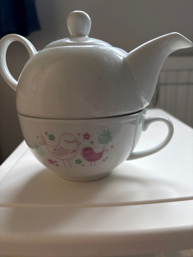 Teapot and mug