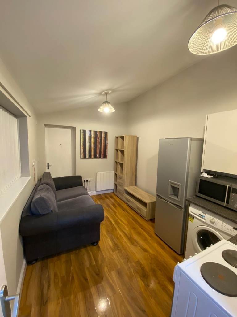 1 bedroom House studio Apartment Bungalow Flat LET RENT BILLS INCLUDED FULLY FURNISED BIRMINGHAM