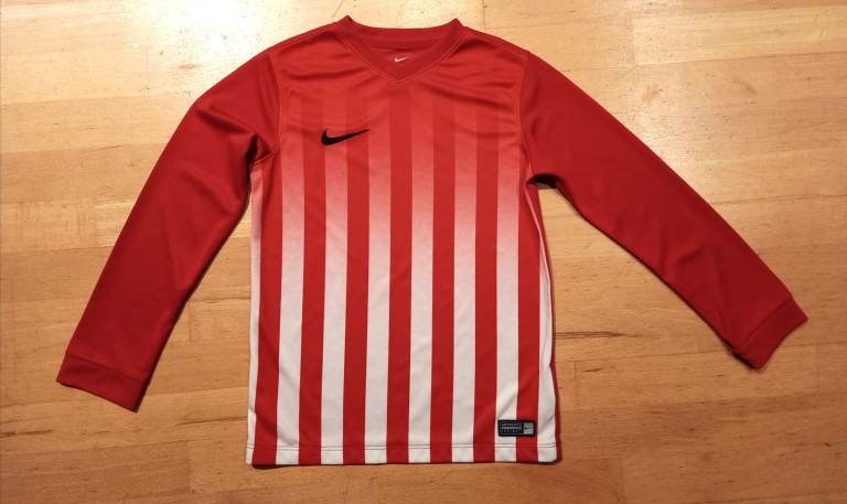Kids Nike long sleeve top size 8-10y ( boys/ girls)