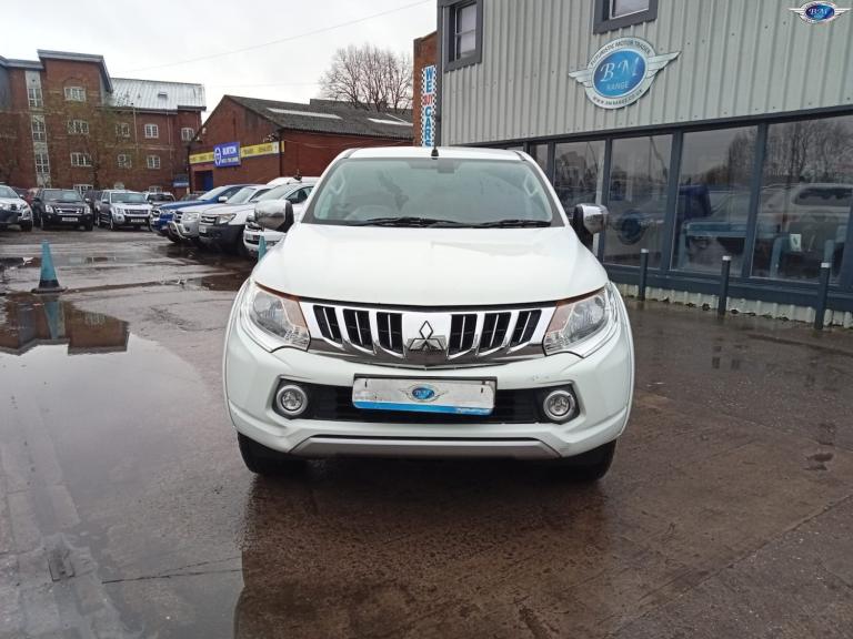 MITSUBISHI L200 2.4 DI-D DC Titan White Manual Diesel 2017