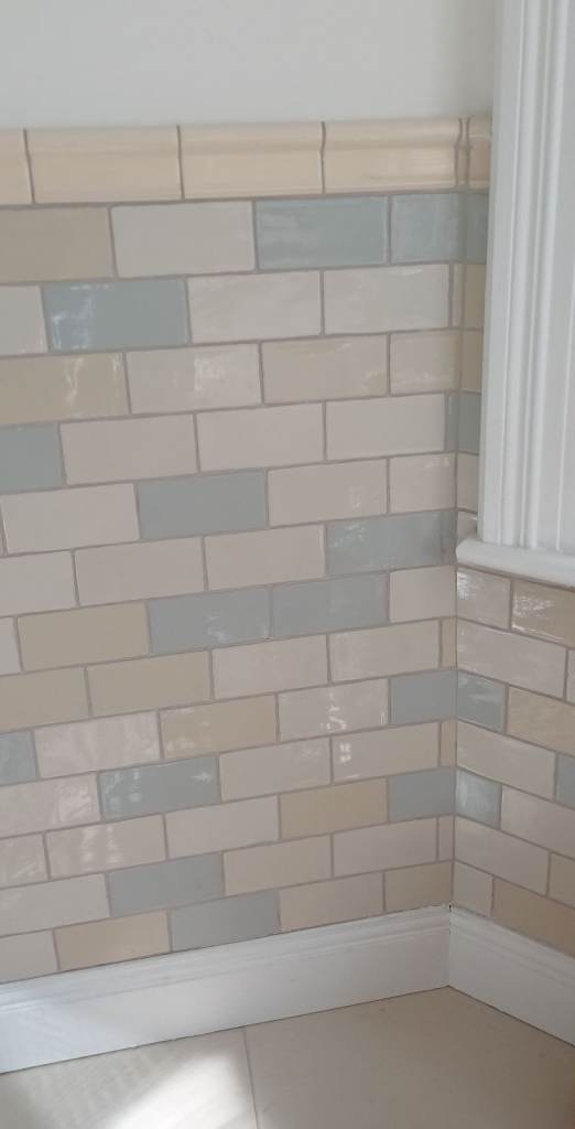 Bathroom or Kitchen Tiles Unused, Off White (166 tiles) & Light Grey (64 Tiles) 15cmx7.5cm 36p each