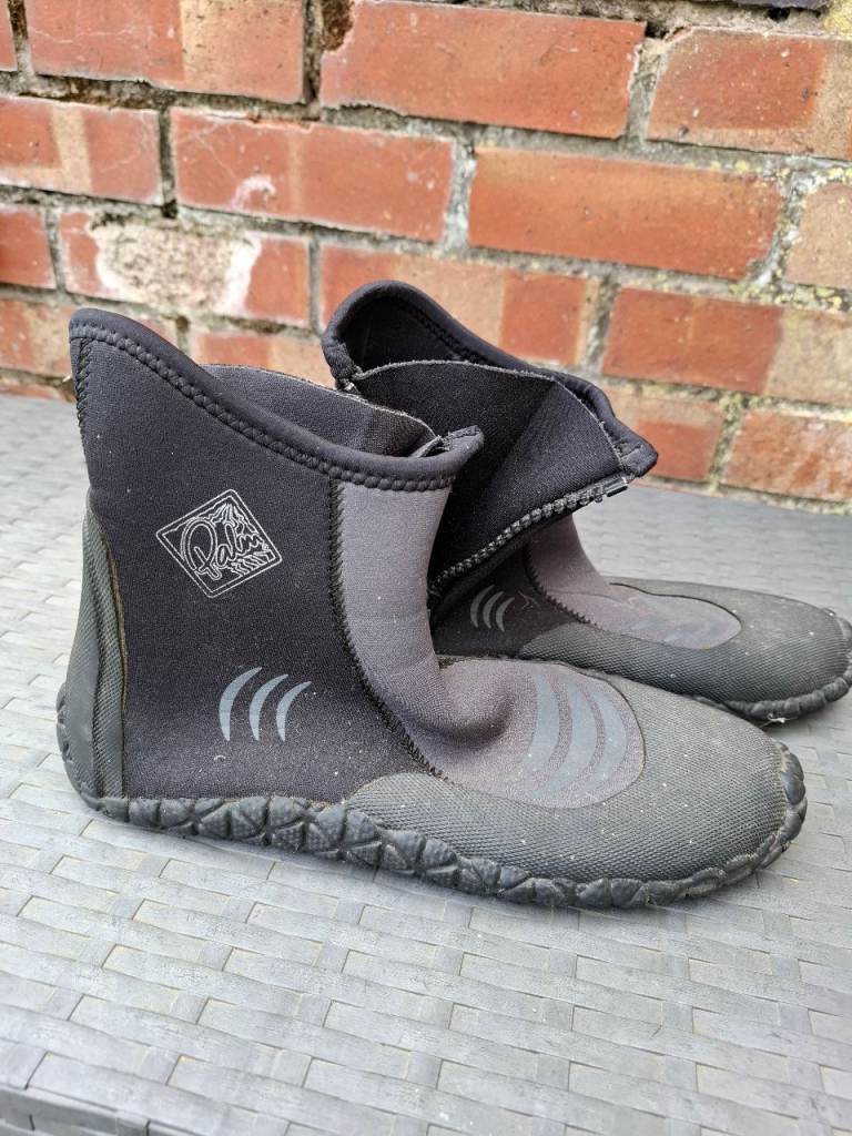 Palm Neoprene boots (Size 9)