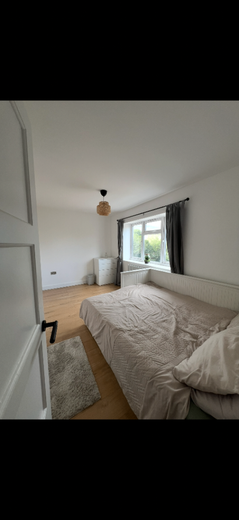 Spacious room,BILLS INCLUDED newly refurbished home