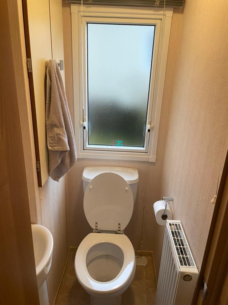 MODERN DOUBLE GLAZED & CENTRAL HEATED CARAVAN FOR SALE OFF SITE NOT SITED