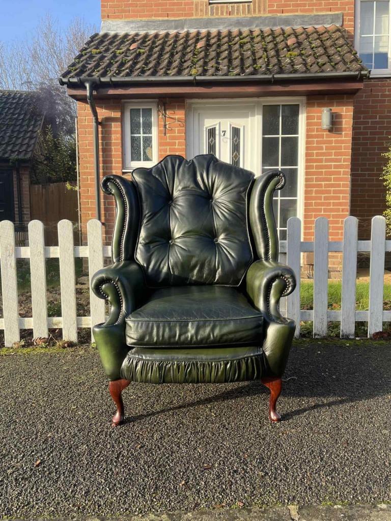 Lovely Dark Green Leather Chesterfield Queen Anne Wing Back Chair