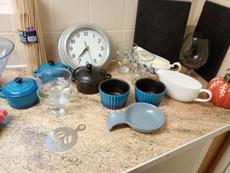 Free kitchen items clock glasses fruit bowls car boot?