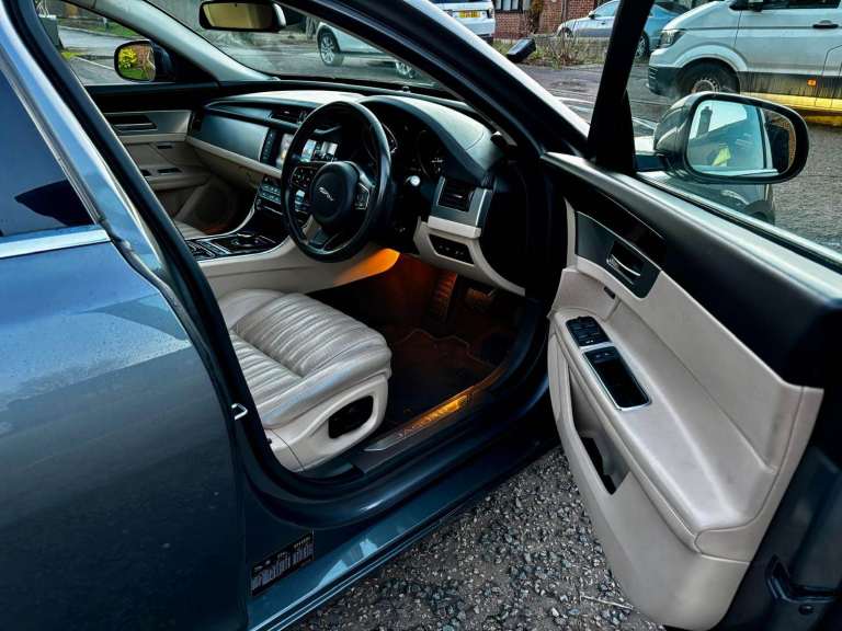 Jaguar XF 2.0d Portfolio Auto Euro 6 (s/s) 4dr 2016 (66 Reg) FSH - only 1 previous owner