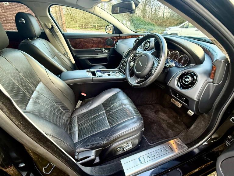 2010 Jaguar XJ 5.0 V8 Premium Luxury Auto Euro 5 4dr (LWB) SALOON Petrol Automatic