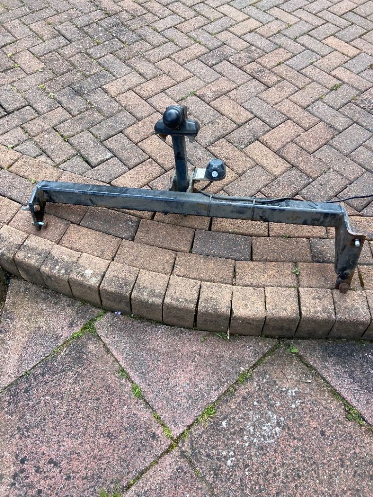 Nissan Qashqai J10 Towbar + 7 Pin Electrics – 2012