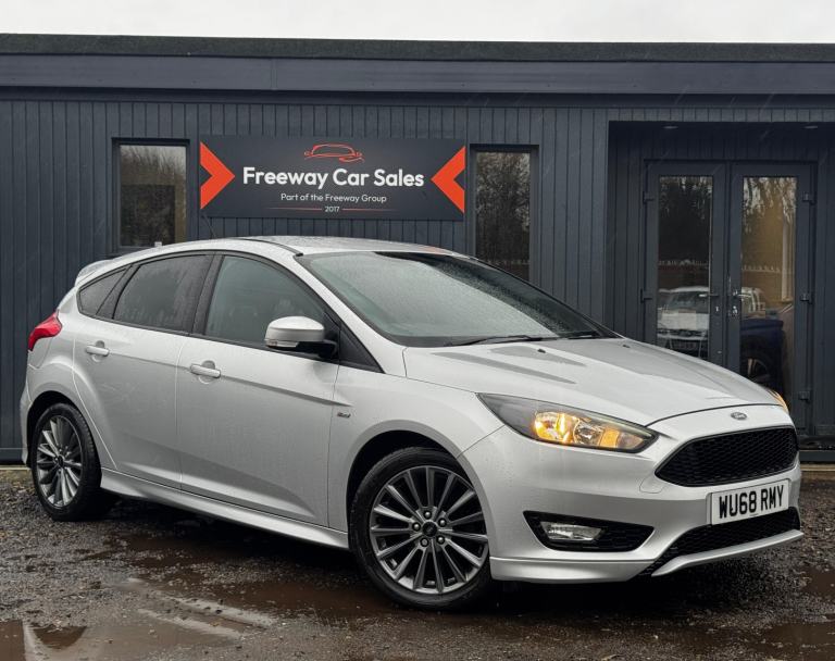 FORD FOCUS 1.0T EcoBoost ST-Line Hatchback 5dr Petrol, Sat Nav, Service History