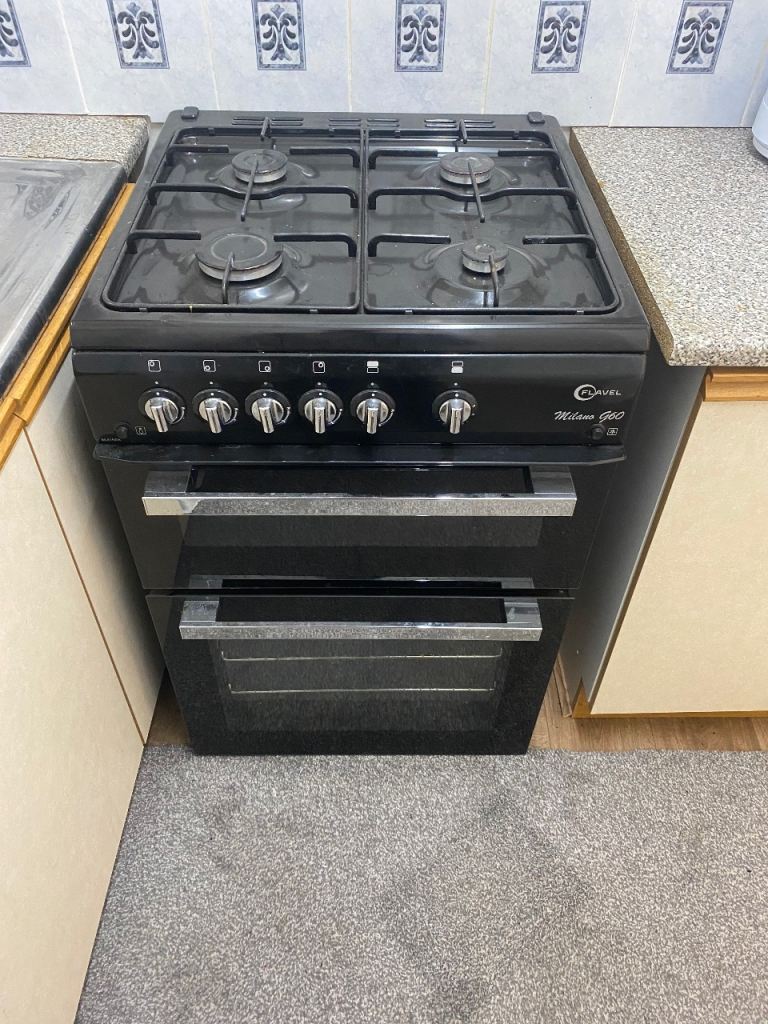 4 hob gas cooker like new 