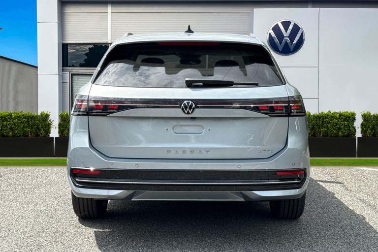 2025 Volkswagen Passat 1.5 eTSI MHEV Elegance DSG Euro 6 (s/s) 5dr Estate Automatic