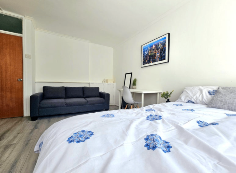 Double Room Aldgate £1,040/pm | Balcony | Zone 1 Access!