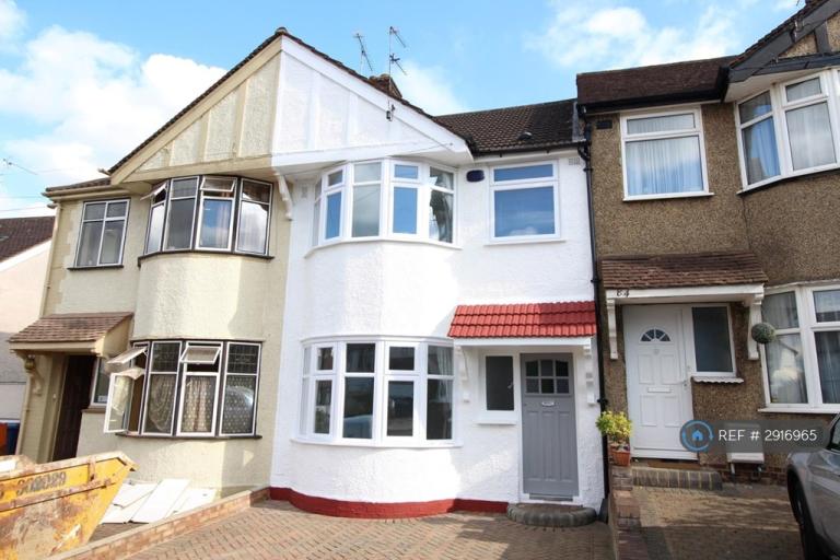 3 bedroom house in Weirdale Avenue, London, N20 (3 bed) (#2916965)