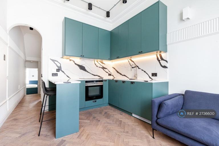 2 bedroom flat in Winchester Street, London, SW1V (2 bed) (#2736600)