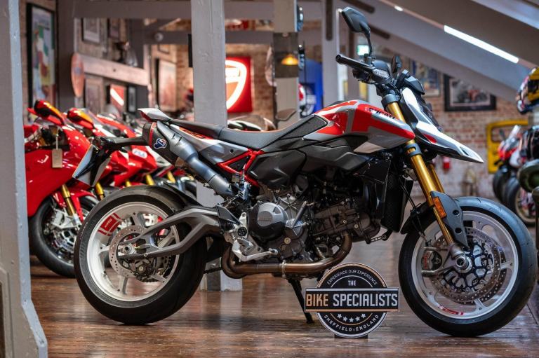 DUCATI Hypermotard v2 *The Latest Hypermotard V2 SP*
