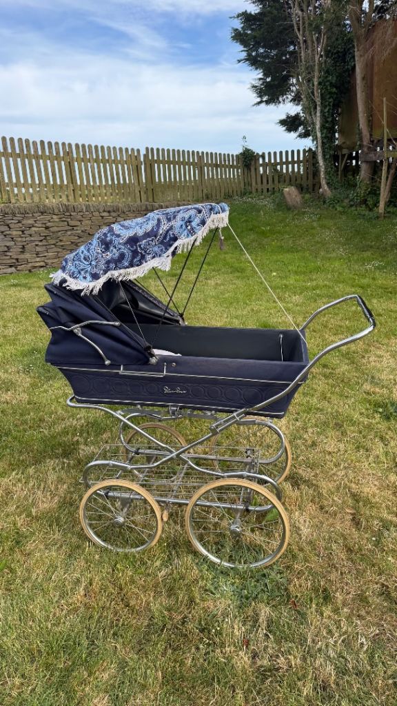 Vintage Silver Cross Pram – Navy Blue