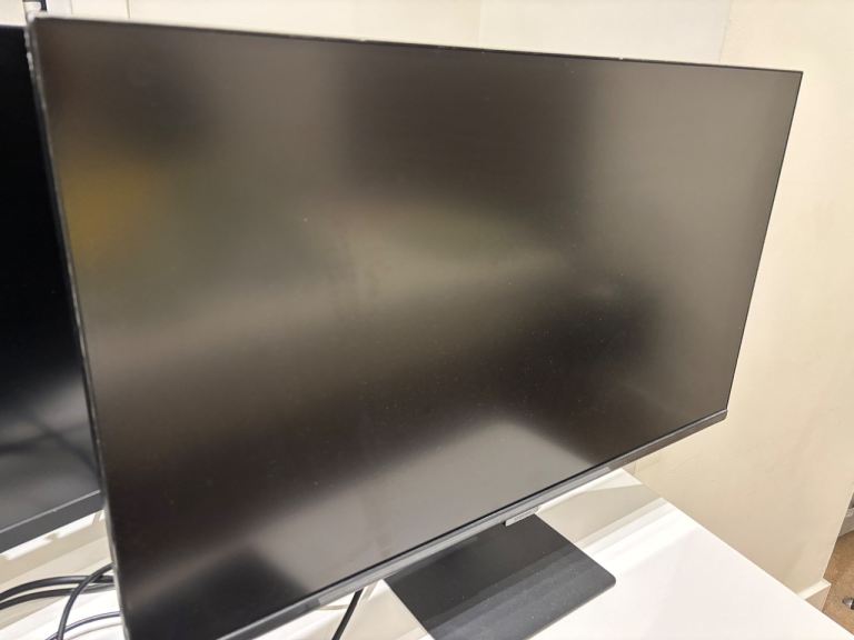 SAMSUNG ViewFinity S7 32" 4K UHD Monitor – As Good As New