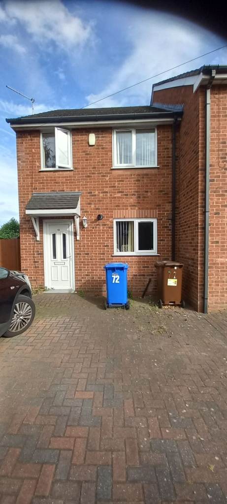 **AVAILABLE**SEMI DETACHED HOUSE**2 BEDROOMS**HURST STREET**LONGTON