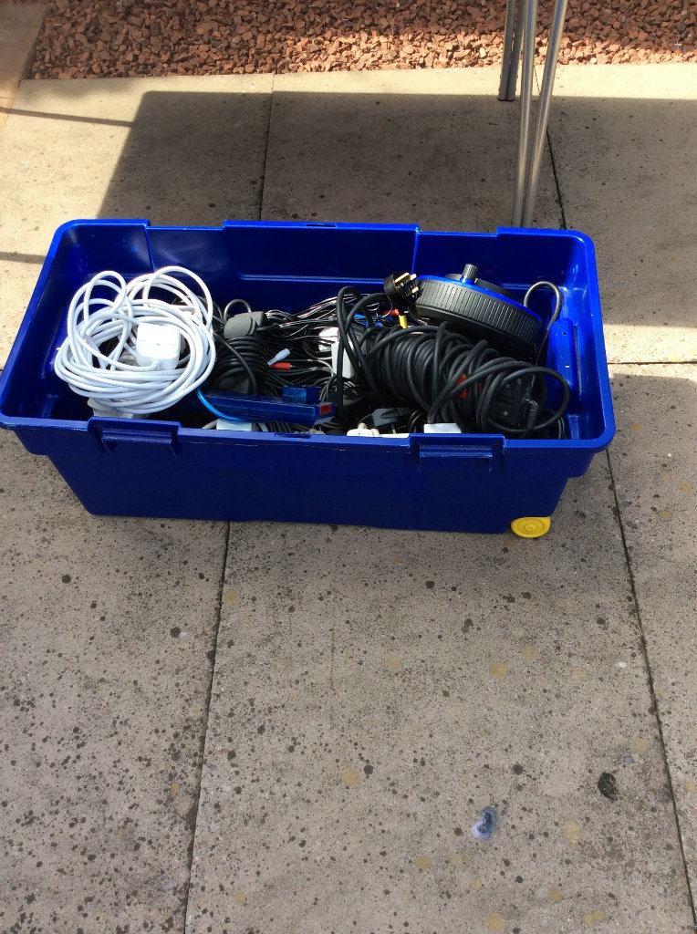 Various assorted reels cabes 