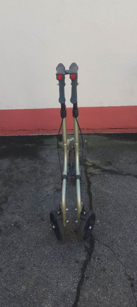 🛑 FREE DELIVERY, LIGHTWEIGHT TRIPLE WHEEL FOLDING FRAME ASSISTANCE WALKING AID 