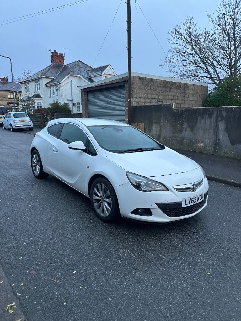 Vauxhall, ASTRA GTC, Hatchback, 2012, Manual, 1598 (cc), 3 doors