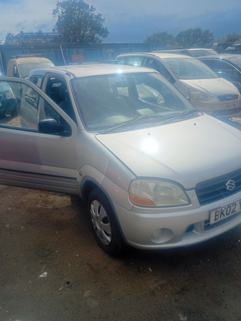 Breaking Suzuki Ignis 