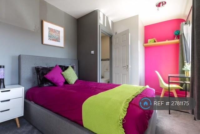 1 bedroom in Cherry Tree Avenue, Staines-Upon-Thames, TW18 (#2781175)