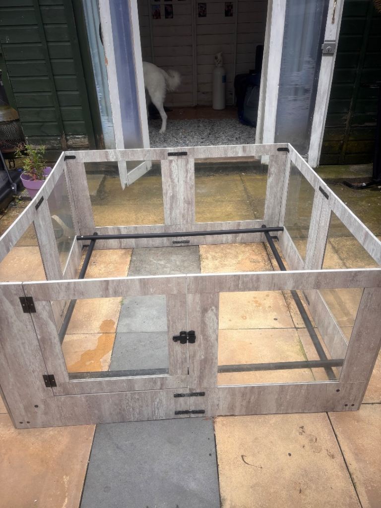 Whelping box 