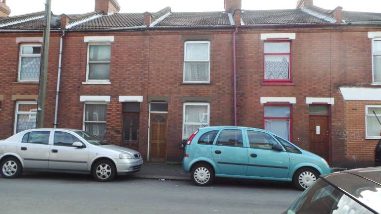 Two bedroom House LU11PD