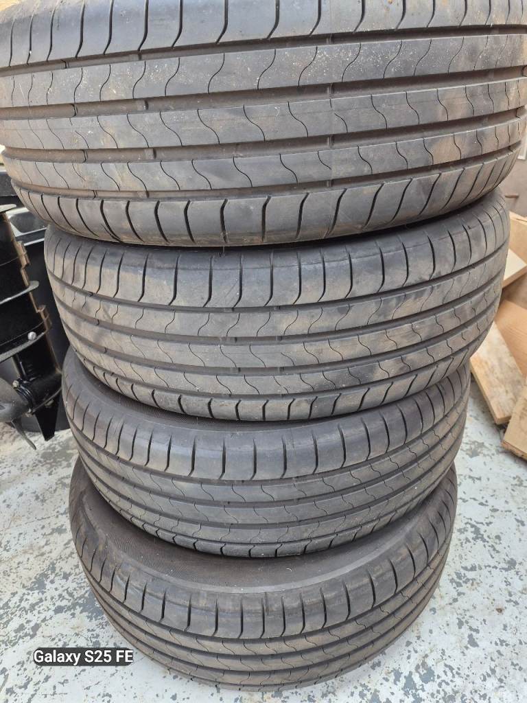 4 Bridgestone tyres