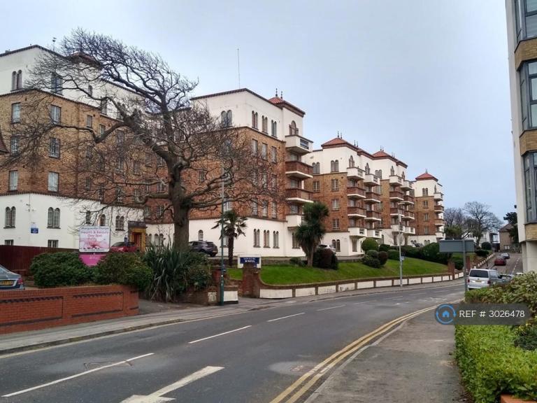 2 bedroom flat in Sea Road, Bournemouth, BH5 (2 bed) (#3026478)
