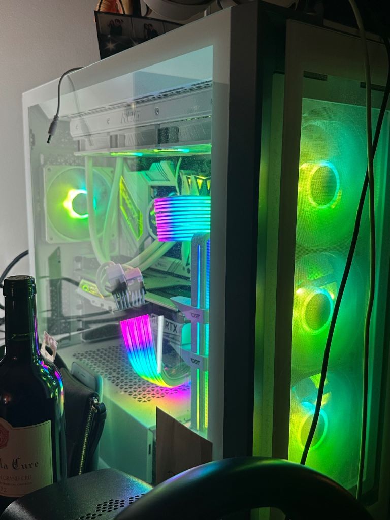 White RTX 4070 Super Gaming PC