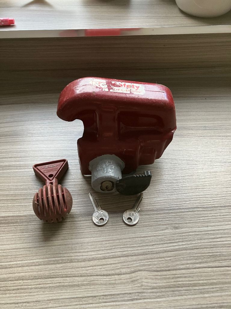 ALKO (AL-KO) Hitch Lock with Safety Ball and 2 x keys