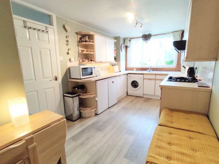 Now spacious Room Available for Students / PHD / Erasmus