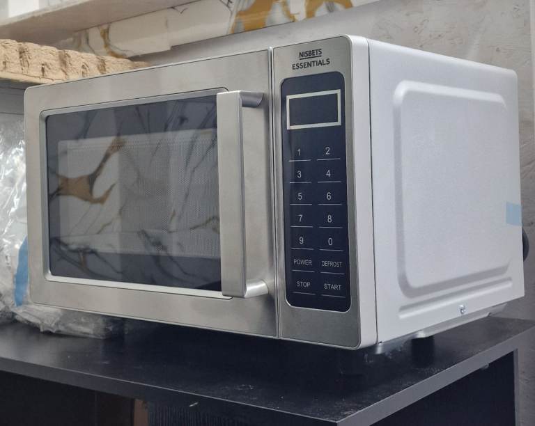 BRAND NEW COMMERCIAL MICROWAVE OVEN STAINLESS STEEL BRAND NEW IN BOX 