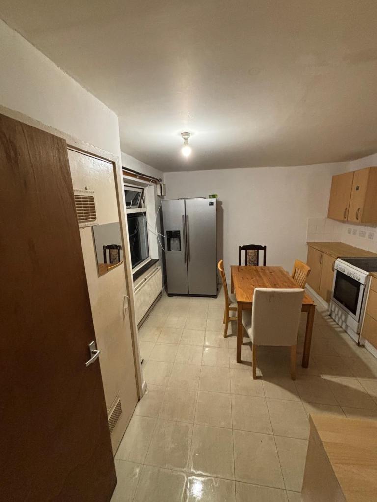 Three bedroom maisonette with balcony in Cambridge