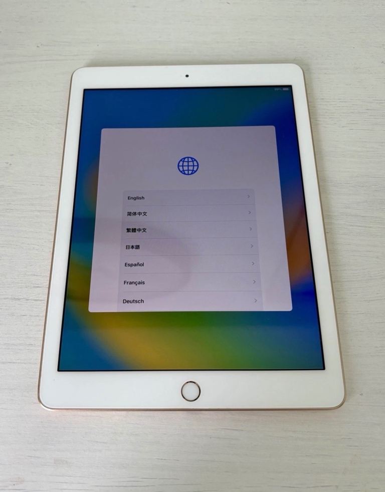 iPad 5th Generation Gold 128GB Excellent condition 