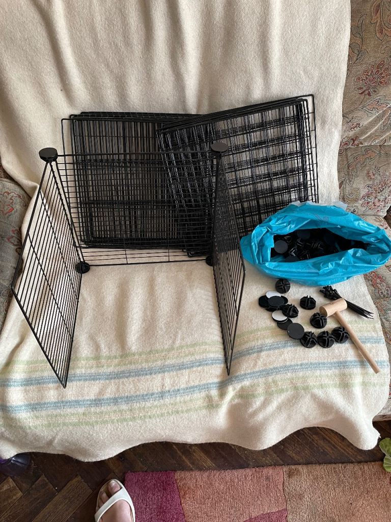 Pawhut pen enclosure