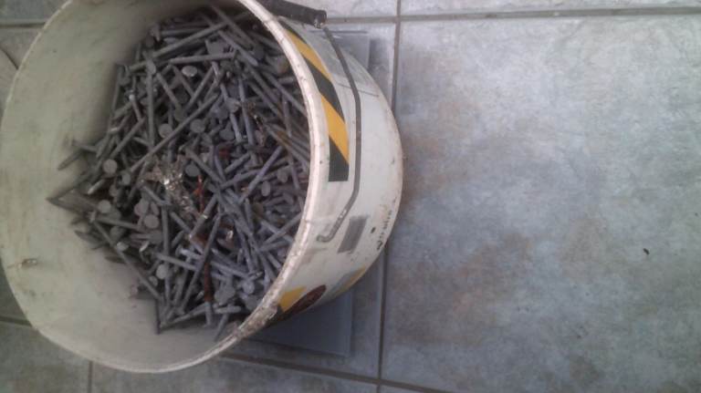 4 INCH GALVANISED NAILS - BUCKET OF 11.1 KILOS !!