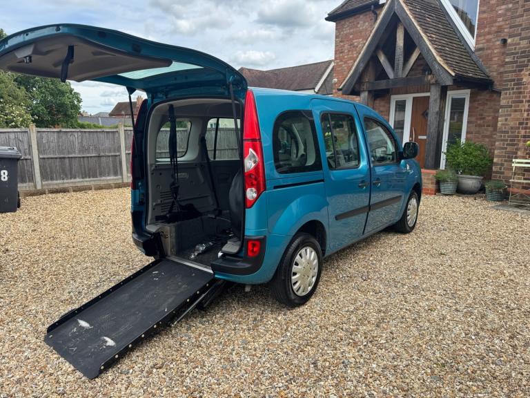 image for 2010 Renault Kangoo 1.6 Expression 5dr Auto MPV Petrol Automatic