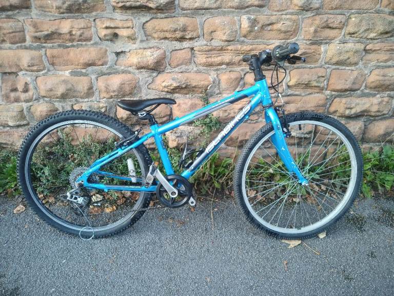 Isla beinn 26 lightweight hybrid kids junior small adult bike light weight blue