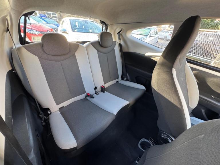 2014 Toyota AYGO 1.0 VVT-i X-Play 3dr HATCHBACK PETROL Manual