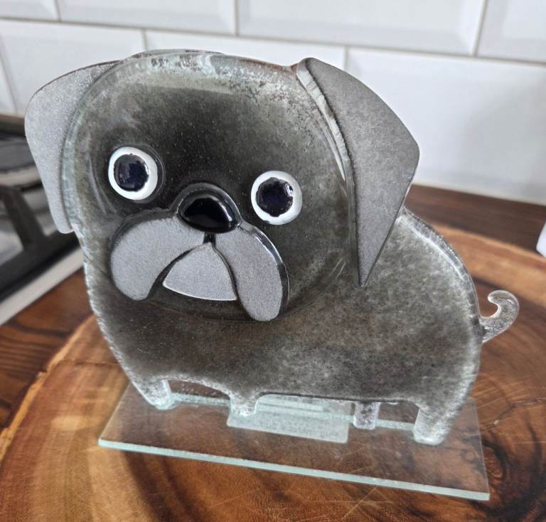 Fused glass pug handmade ornement